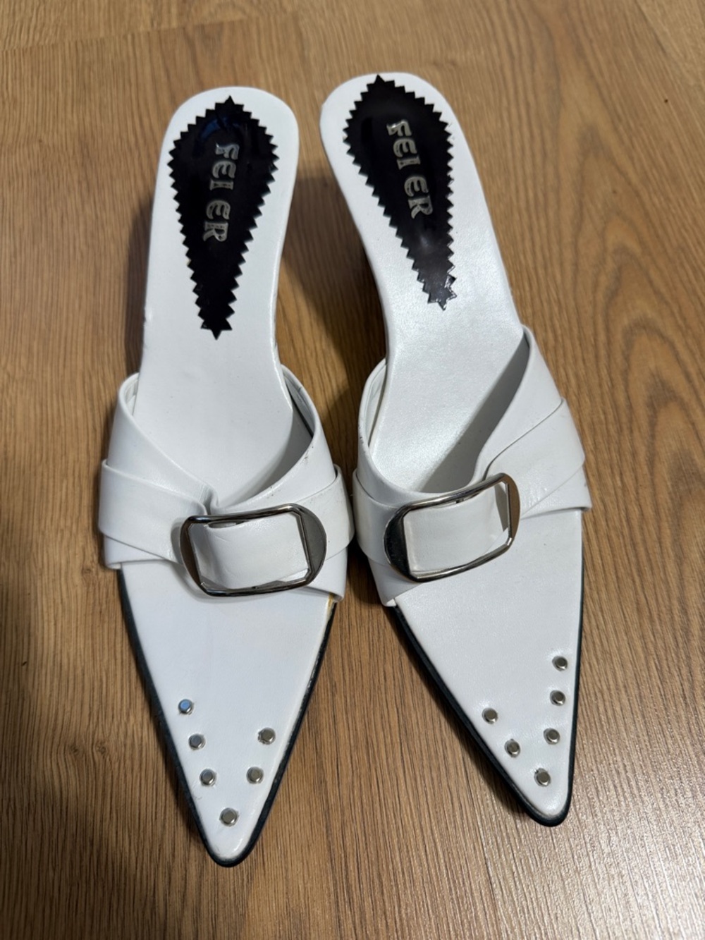 FEI ER  White Pointed Buckle Mule with Stud Accents